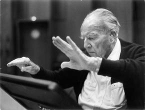 Ernst Krenek in Dirigierpose 1987